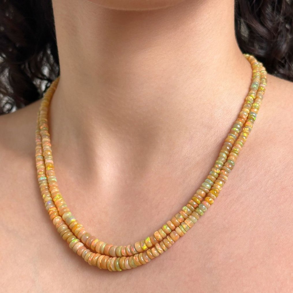 Necklace set on a bezel, two parallel wires of natural Ethiopian opal, 95 carats, graduated disc. and the bolt clasp in gilded 925‰ silver ø 3/6.5 mm, 1st wire 45 cm- 19 g - (1) #1.0