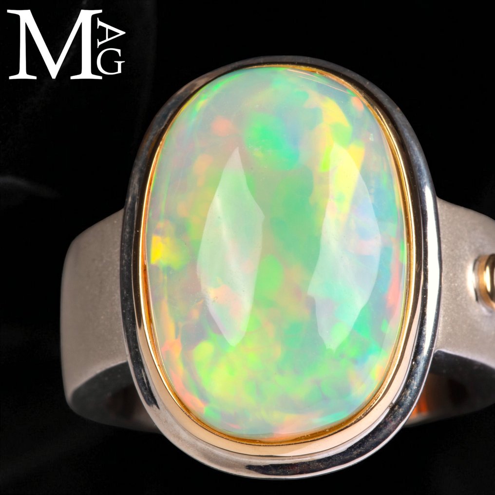 Ethereal Fire Elegant Ring Collection Gold and silver ring with Ethiopian opal and diamond. - Height: 31 mm - Width: 23 mm- 15 g #2.1