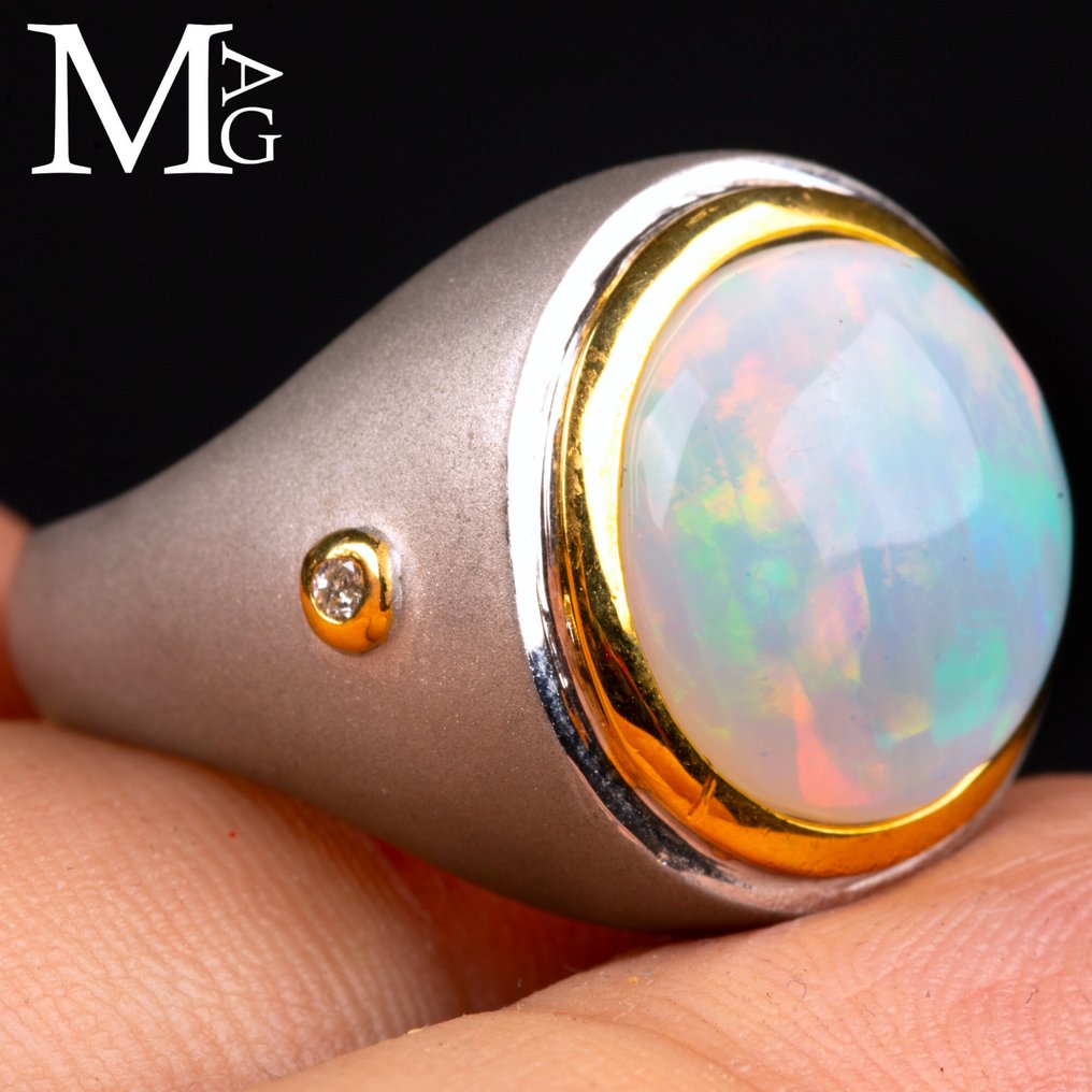 Ethereal Fire Refined ring in Ethiopian Opal, Silver, Gold, and Diamond - Height: 31 mm - Width: 23 mm- 15 g #3.2