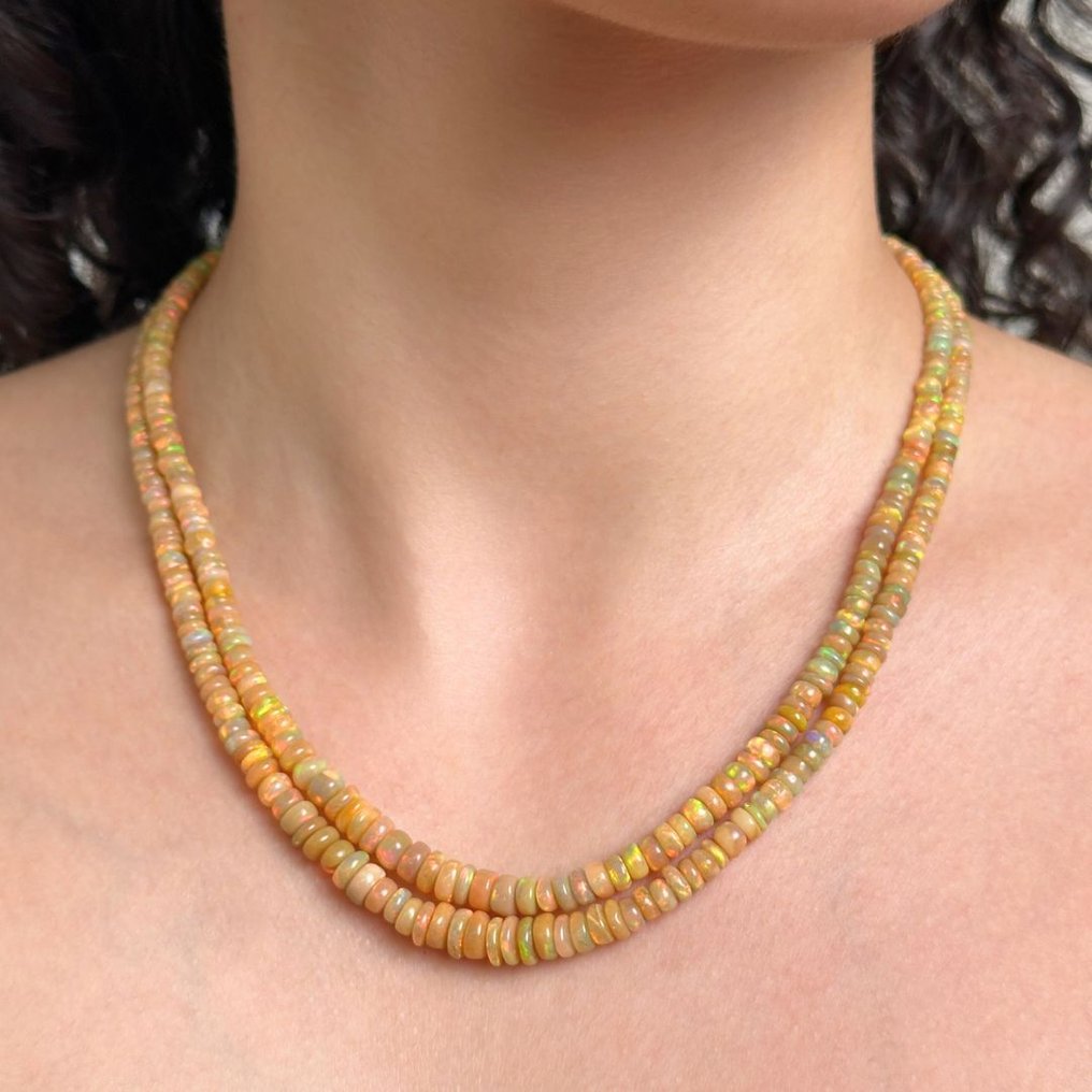 Necklace set on a bezel, two parallel wires of natural Ethiopian opal, 95 carats, graduated disc. and the bolt clasp in gilded 925‰ silver ø 3/6.5 mm, 1st wire 45 cm- 19 g - (1) #2.1