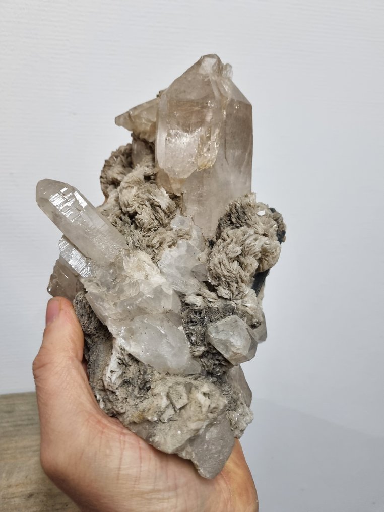 XXL Smoky crystal cluster with aquamarine, mica, and tourmaline. - Height: 210 mm - Width: 160 mm- 2.58 kg #4.3