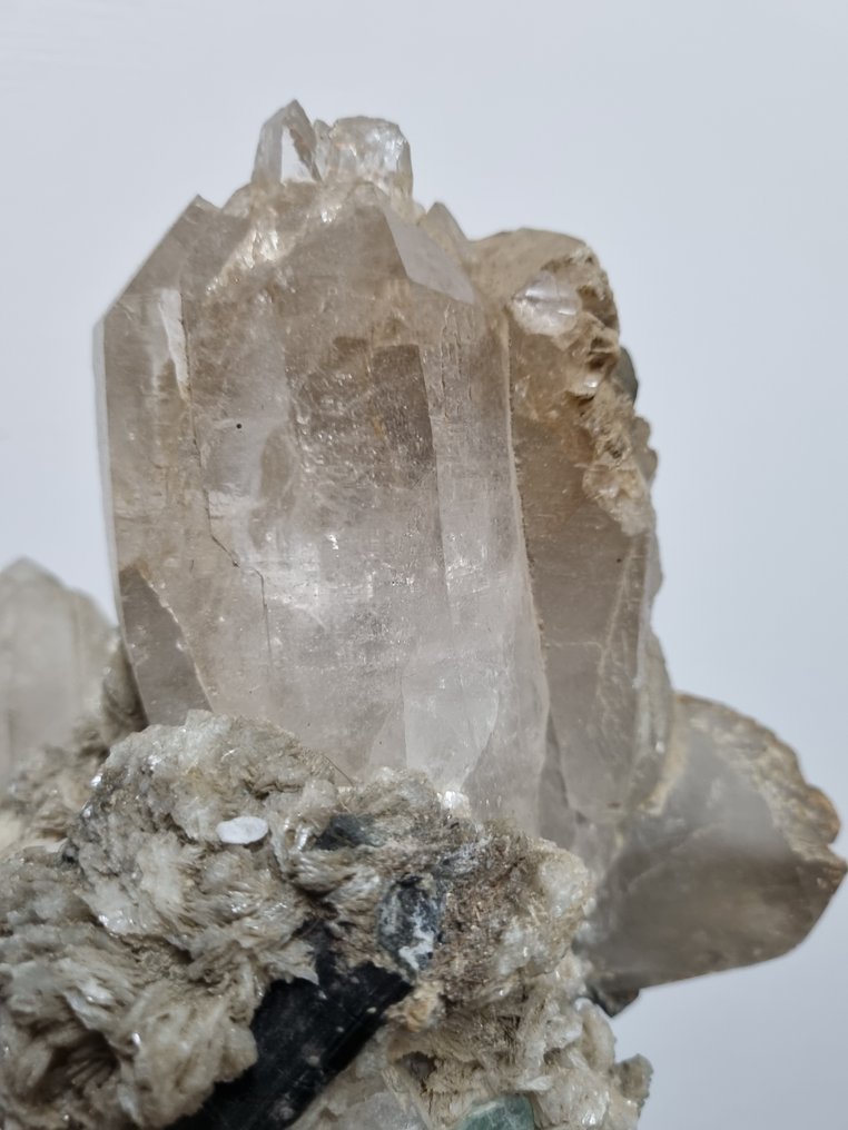 XXL Smoky crystal cluster with aquamarine, mica, and tourmaline. - Height: 210 mm - Width: 160 mm- 2.58 kg #3.2