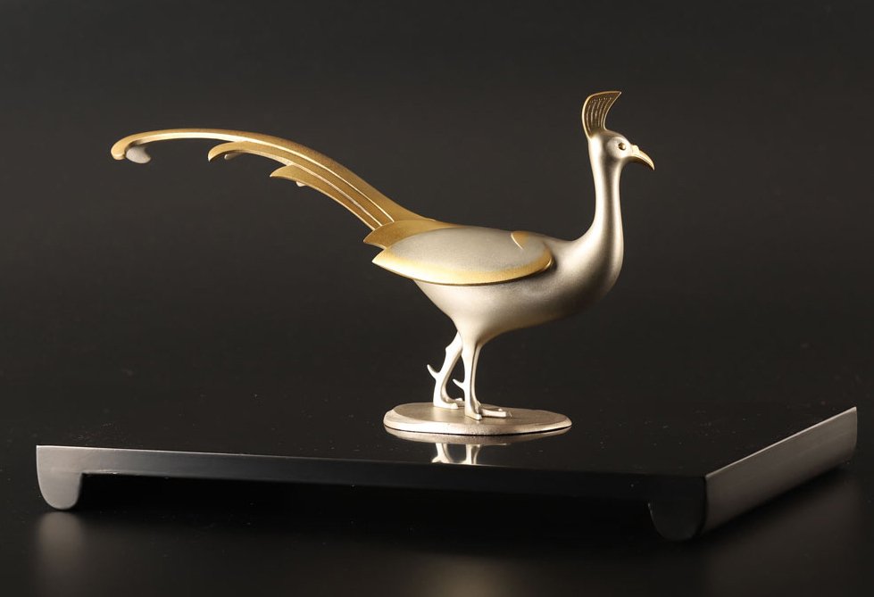 黄铜色 - Joshin - 非常精美的凤凰置物，签名——包括题签的托木箱。 - Shōwa period (1926-1989) #1.0