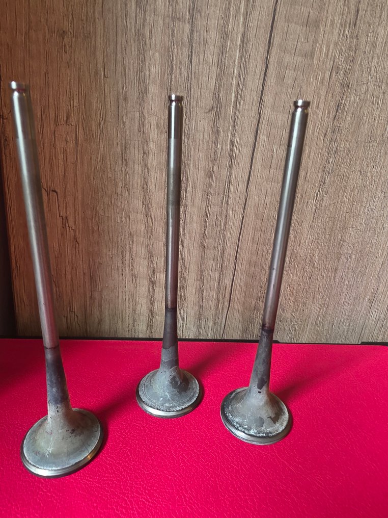 Car part (3) - Ferrari - Engine valves - After 2000 #4.3