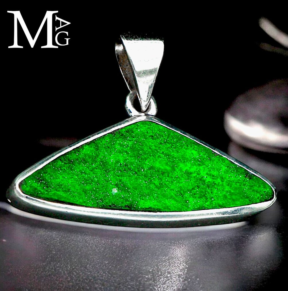 Silver Pendant with Triangular Uvarovite from the Ural Mountains - Really Exclusive Italian Jewel - Altezza: 35 mm - Larghezza: 26 mm- 7 g #4.3