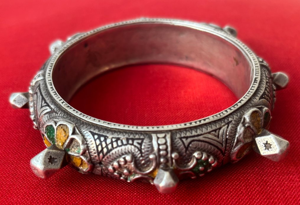 Bracciale in argento antico berbero - Argento, smaltato - Marocco - Prima metà del XX secolo #1.0