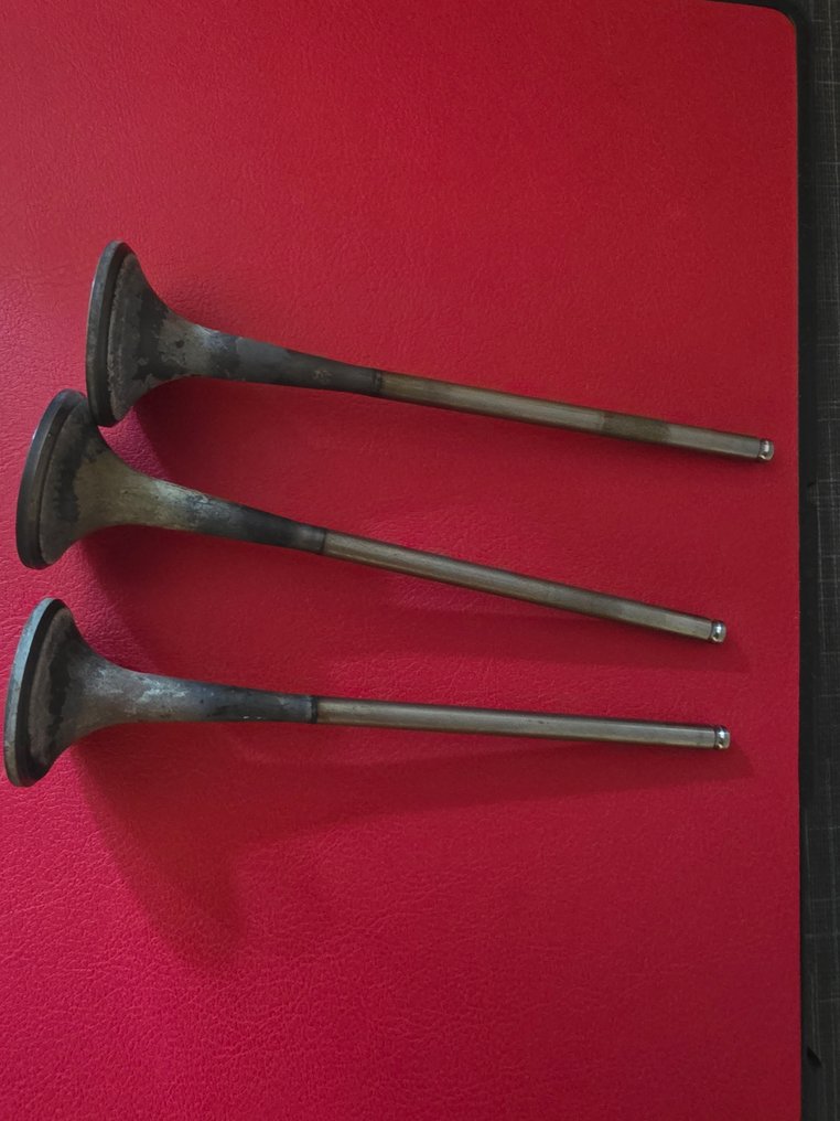 Car part (3) - Ferrari - Engine valves - After 2000 #2.1