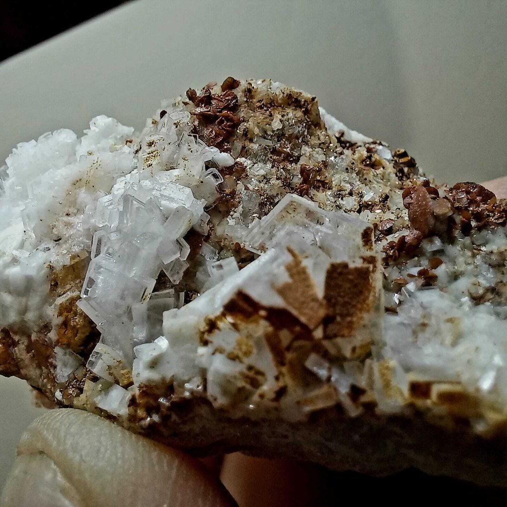 Mangano Calcite, Barite, Sulfur, Aragonite, Chalcedony, Vanadinite, Quartz, Albite, Epidote. Mineral Collection - Height: 60 cm - Width: 60 cm- 1450 g - (24) #2.1