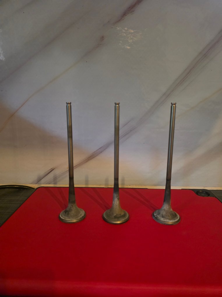 Car part (3) - Ferrari - Engine valves - After 2000 #1.0