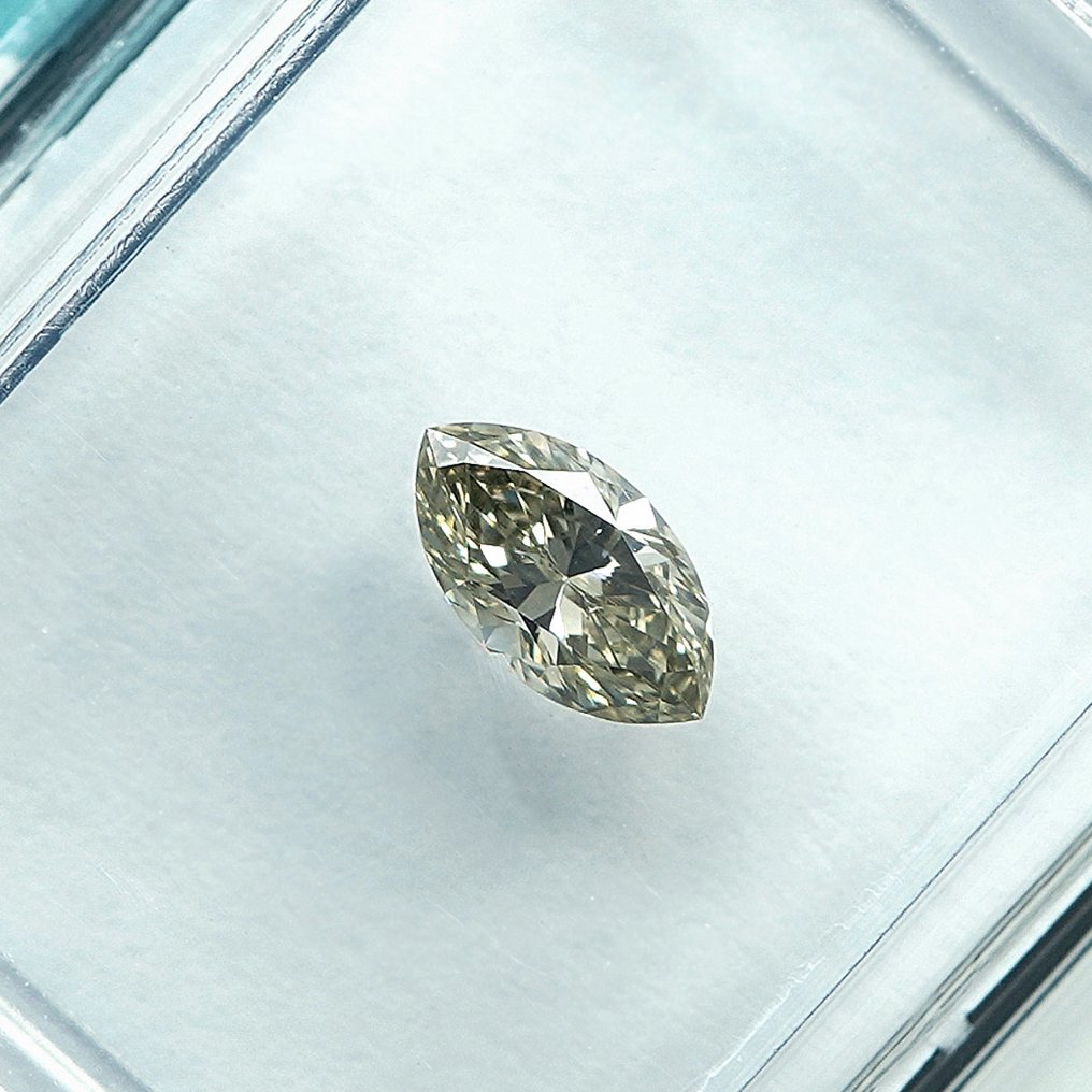 1 pcs Diamond (Natural coloured) - 0.31 ct - Marquise - Fancy light Greyish Yellow - VS2 - International Gemological Institute (IGI) #3.2