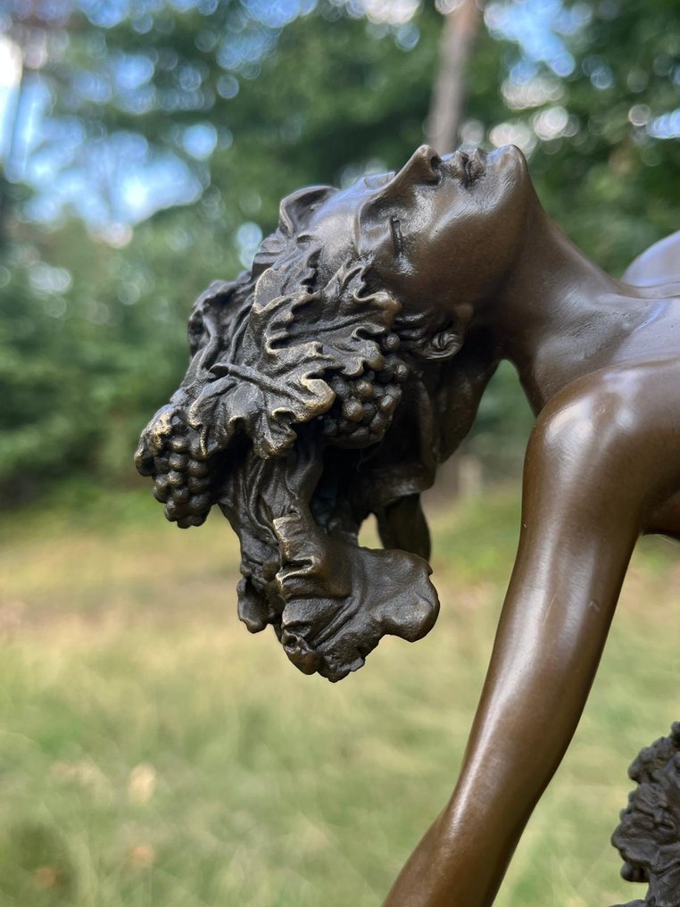Pierre Collinet - 雕刻, Dansende vrouw met wijndruif guirlande - 43 cm - 青銅色, 大理石 #3.2