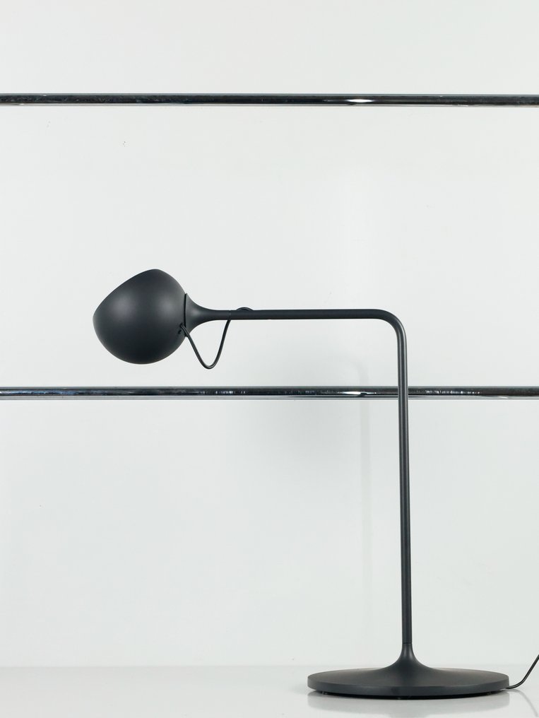 Artemide - Foster + Partners Industrial Design - Table lamp - Ixa Table - Anthracite - Aluminum, Steel, Technopolymer #1.0