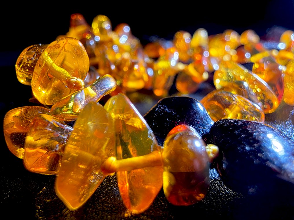 Κολιέ από Βαλτικό Κεχριμπάρι διπλού στρώματος – Χρυσά κομμάτια με μαύρες διακοσμητικές χάντρες. - Κεχριμπάρι  (χωρίς τιμή ασφαλείας) #3.2