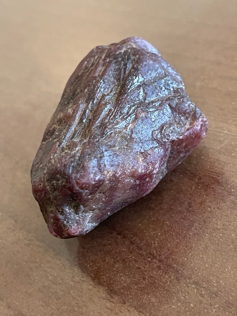 Ruby 未切割。386克拉。巨大的莫桑比克血红宝石晶体。100% 天然。 - 高度: 50 mm - 闊度: 30 mm- 77.2 g #3.2