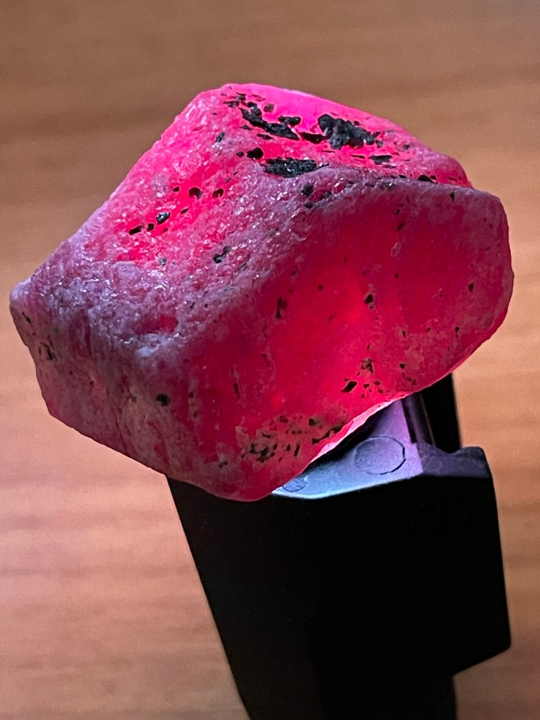 Ruby 未切割的惊艳莫桑比克巨大红宝石晶体,重293.5克拉,100%特别。 - 高度: 41 mm - 闊度: 30 mm- 58.7 g #2.1