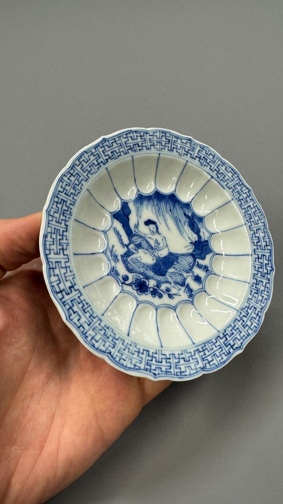 Κούπα και πιατάκι σε σχήμα λωτού, μπλε και λευκό, ερωτικά. - Πορσελάνη - Κίνα - Kangxi (1662-1722) #2.1