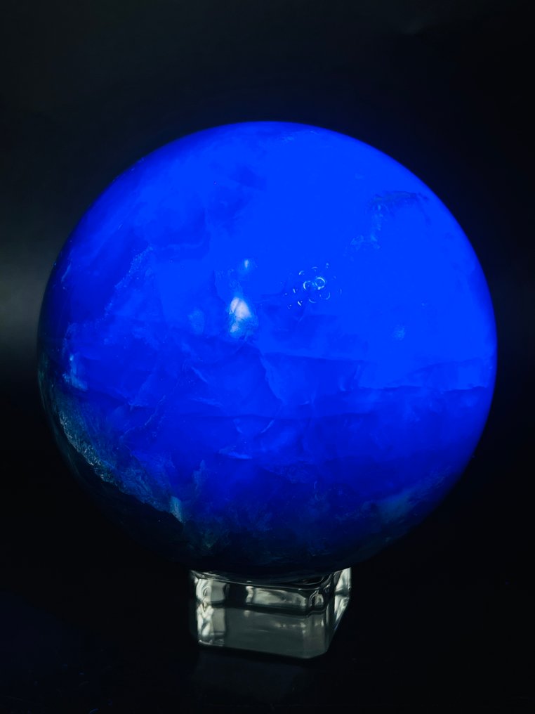 Smaragdgroene fluorietbol – met transparantie en natuurlijke glanzende uitstraling. Ø 105mm - Sterk UV-lichtreactief- 2016 g - (1) #1.0