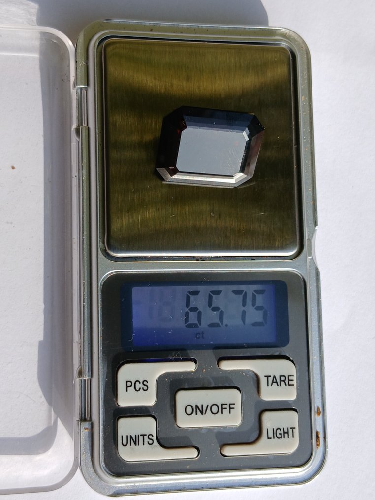 1 pcs  Rosso Granato  - 65.73 ct - Deutsche Stiftung Edelsteinforschung (DSEF) #2.1