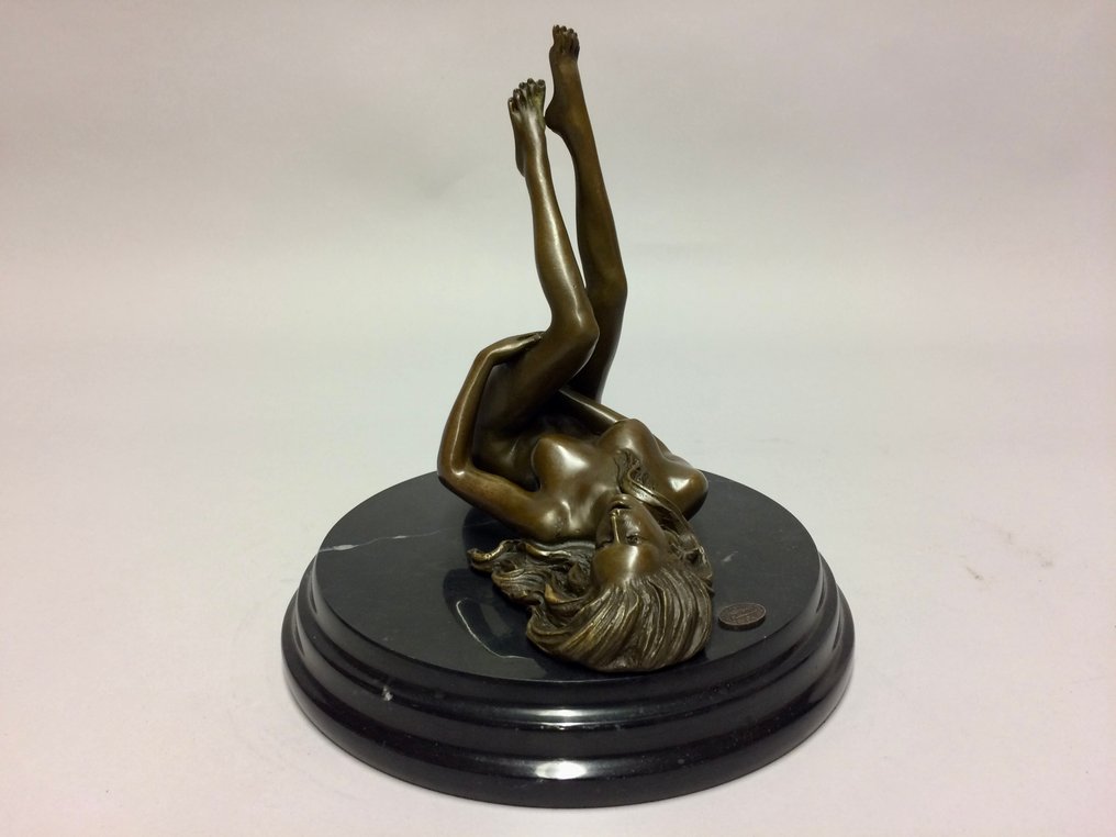 雕塑, Naakte vrouw - 19 cm - 一尊裸体女性的青铜雕塑，双腿抬起在空中 #1.0