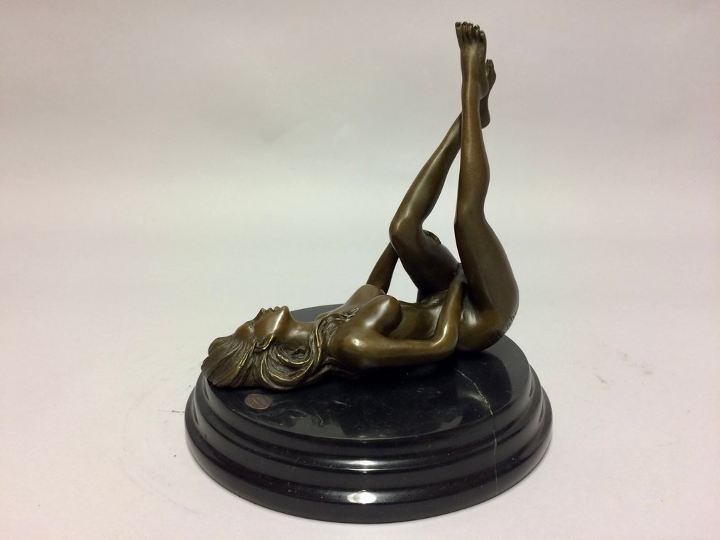 雕塑, Naakte vrouw - 19 cm - 一尊裸体女性的青铜雕塑，双腿抬起在空中 #1.0