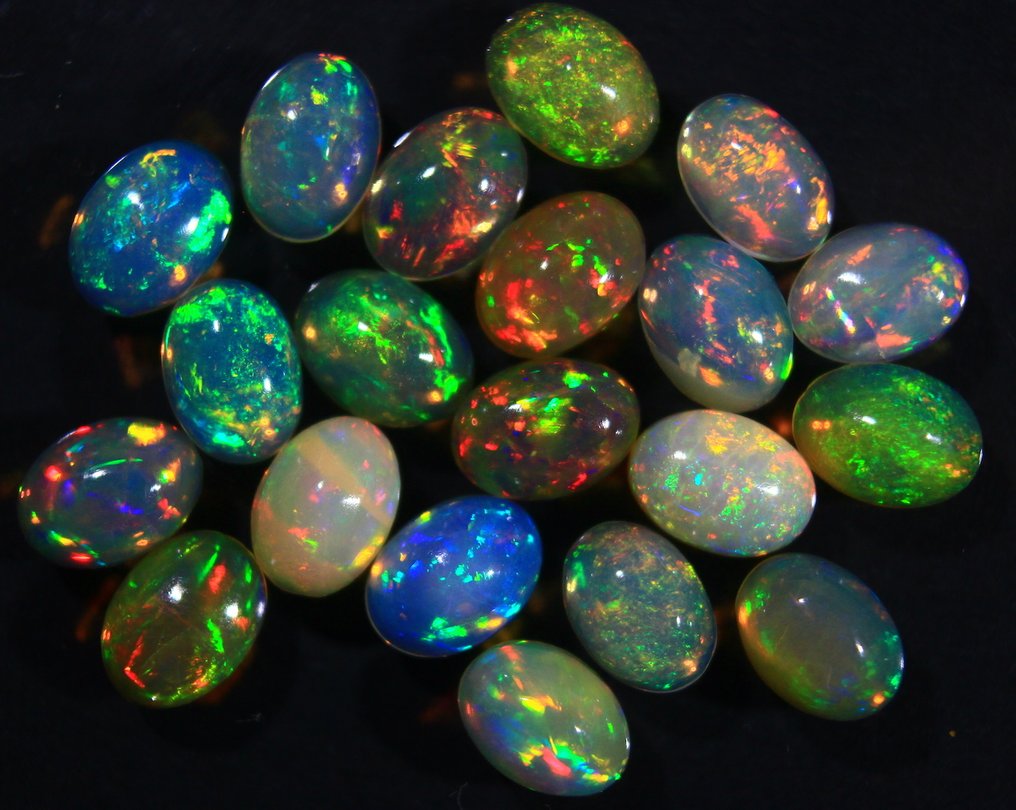 Ct. 10.50 Natural Ethiopian Opals - Cabochon - Altezza: 7 mm - Larghezza: 5 mm- 2.1 g #1.0