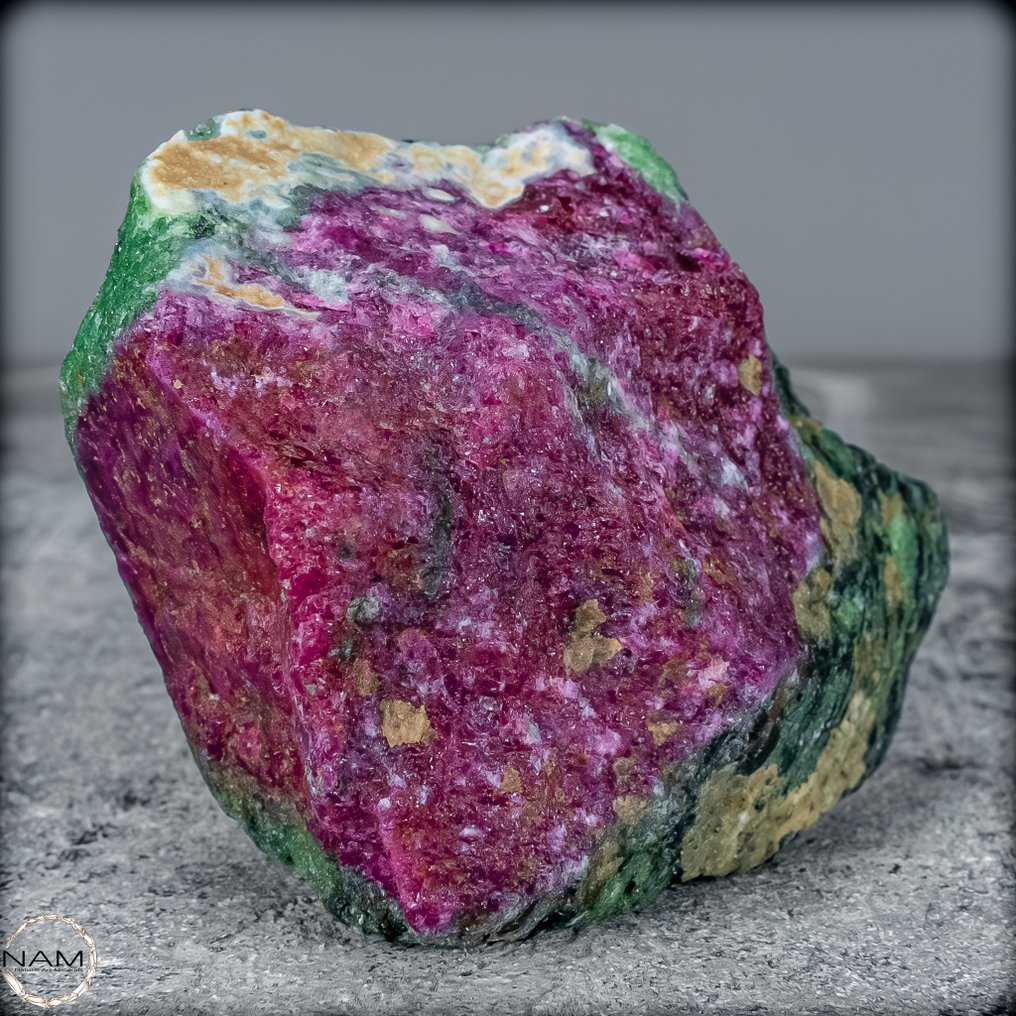 Φυσικό ρουμπί σε κρύσταλλο ζοΐτη από την Τανζανία. Ένα αριστούργημα της φύσης- 202.88 g #1.0