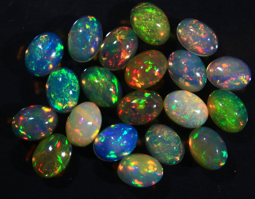 Ct. 10.50 Natural Ethiopian Opals - Cabochon - Altezza: 7 mm - Larghezza: 5 mm- 2.1 g #3.2