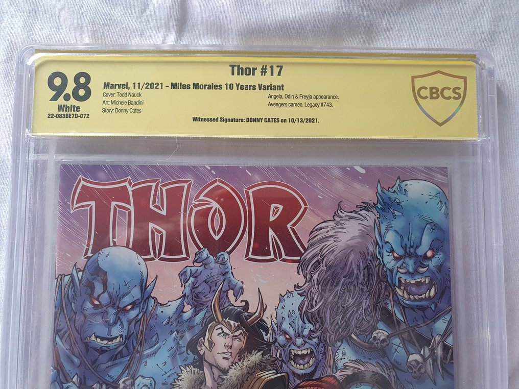 Thor #17 - CBCS 9.8 Signed by Donny Cates -10 years variant - 1 Signed comic - Ensipainos/2021 #1.0