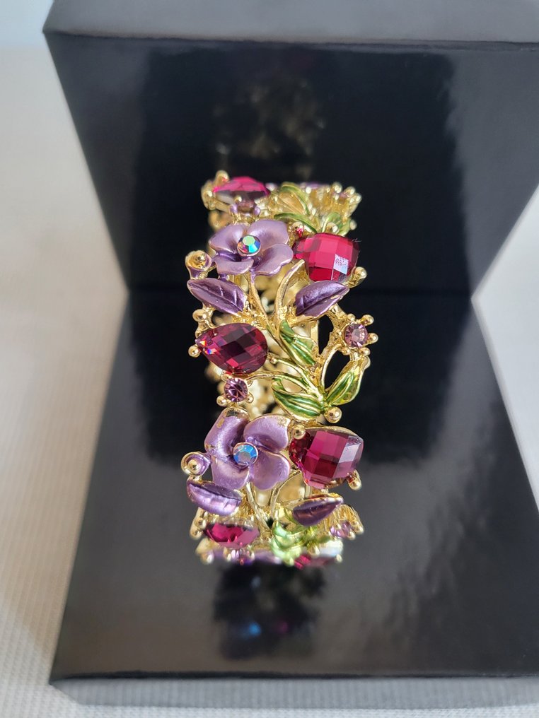 Joan Rivers - 由 Joan Rivers 设计的精美硬质手链——花卉系列，配有红色和紫色水晶。 - 手镯 #2.1
