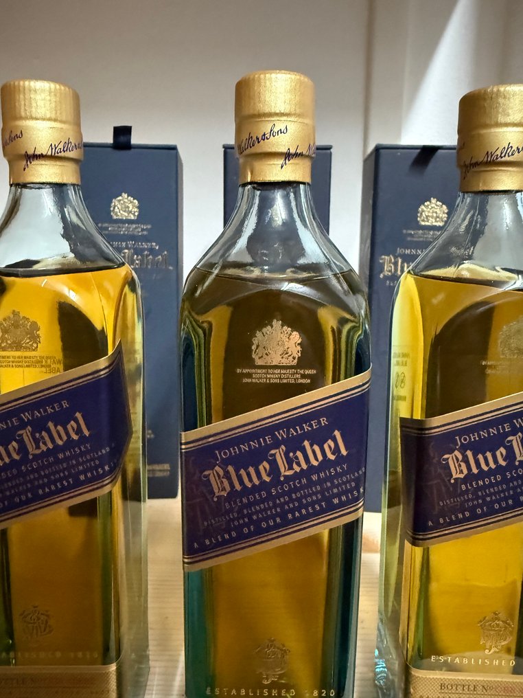 Johnnie Walker Blue Label  - b. 2022  - 20cl - 3 bottles #2.1