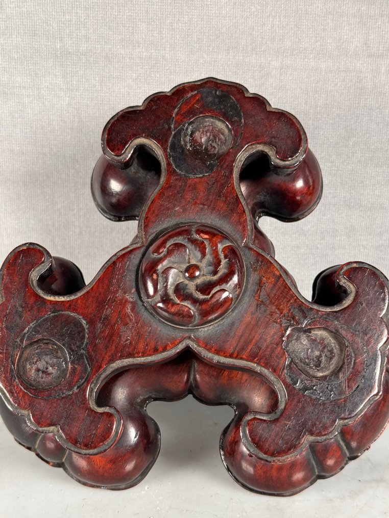 小雕像 - Fine wood stand - 实木 - 中國 #1.0