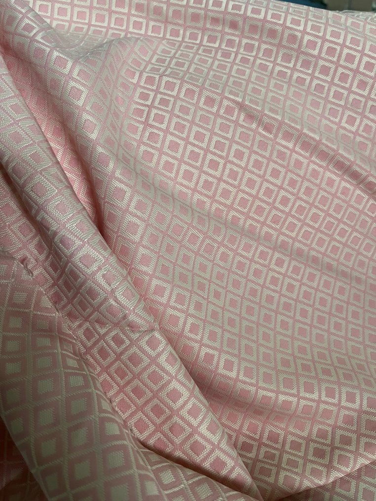 Geometric jacquard in mother-of-pearl and pink – timeless class - Textile - 600 cm - 300 cm #1.0