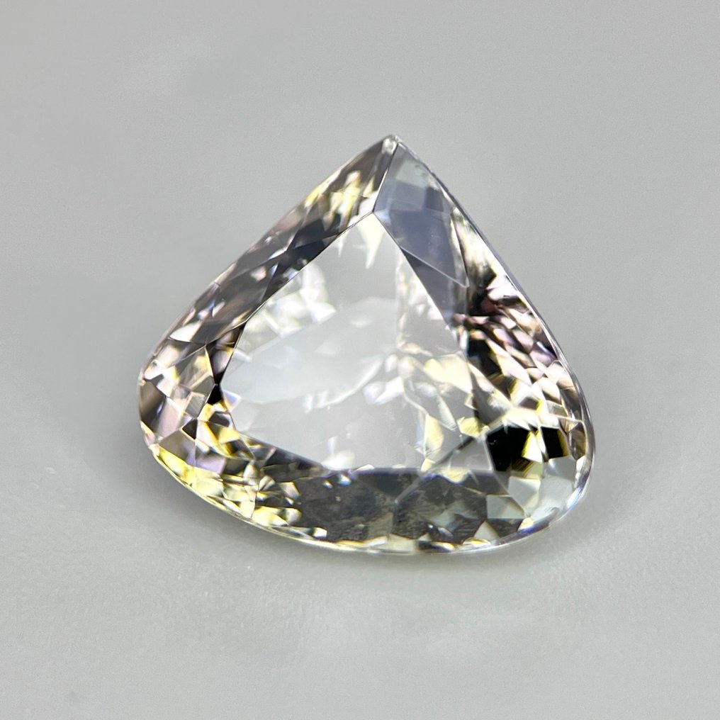 Βιολετί, Πράσινο Ζωϊσίτης  - 7.64 ct - Διεθνής Ένωση Έγχρωμων Πολύτιμων Λίθων (ICA GemLab) - A.K.A. No Heat Tanzanite #4.3