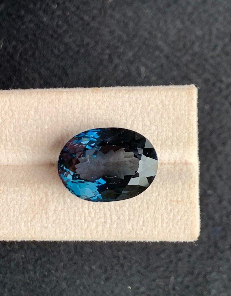 Nincs minimálár - 1 pcs Kék Topáz - 30.24 ct - Nemzetközi Színes Drágakő Szövetség (ICA GemLab) #1.0