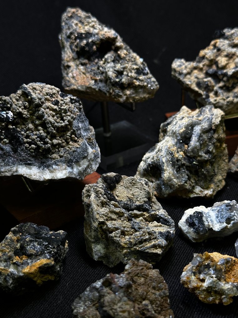 Lotto '18 Quarzi Beta Neri on ofiolite' Crystals on matrix- 1258 g - (18) #1.0