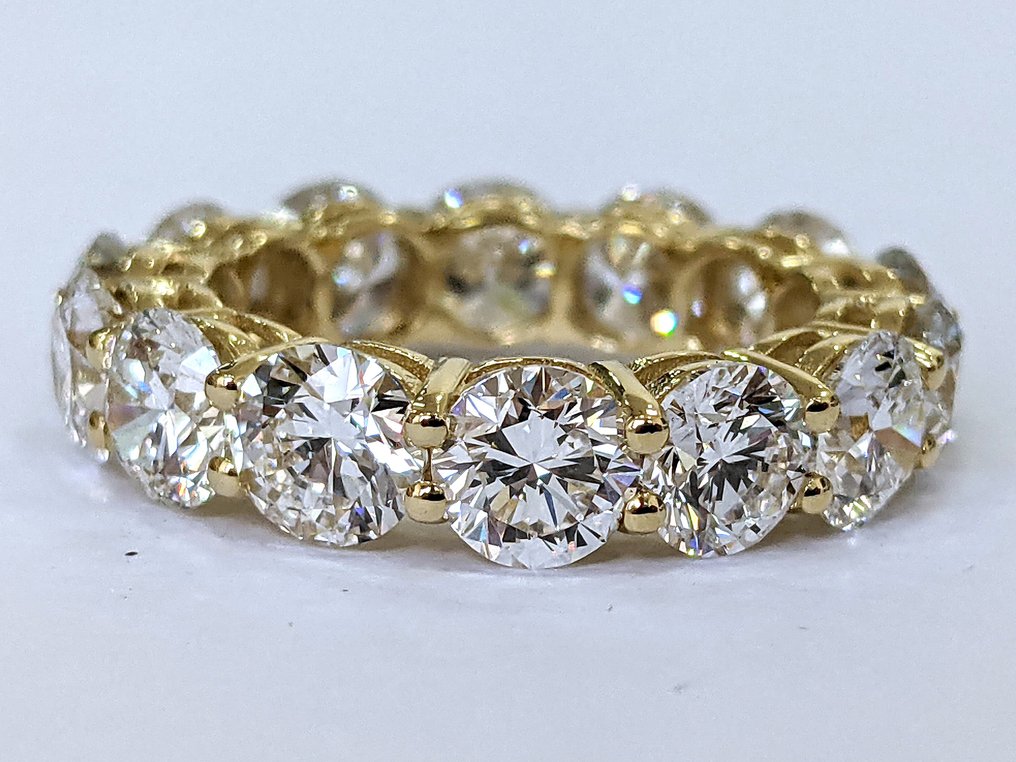 χωρίς τιμή ασφαλείας - Δαχτυλίδι αιωνιότητας - 18 καράτια Κίτρινο χρυσό - 7.01ct. tw. Διαμάντι (Εργαστηριακής καλλιέργειας) - D VVS IGI #1.0