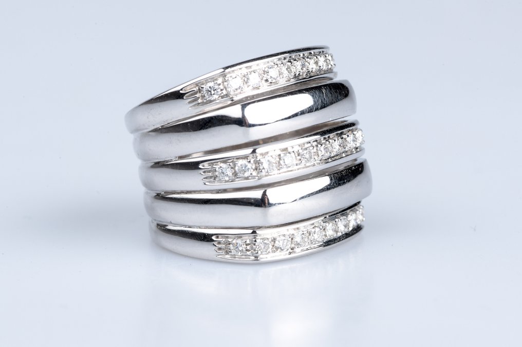 Ring - 18 kt Vittguld -  0.32ct. tw. Diamant (Natural)  #1.0