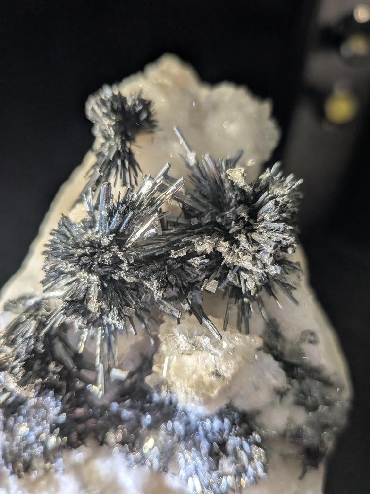 辉锑矿 水晶矩晶体 - 高度: 10.5 cm - 宽度: 7.5 cm- 296 g #2.1