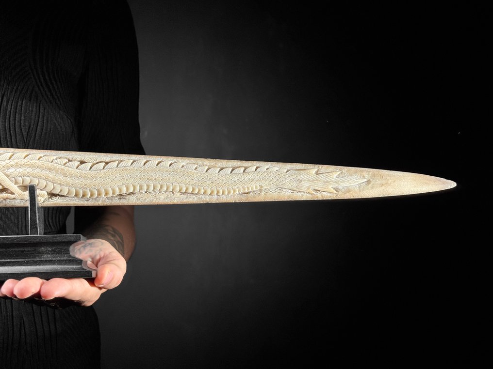 NO RESERVE PRICE - Finely Carved Extra Large Swordfish Tusk - Dragon Phoenix Motif - Rostrum - Xiphias Gladius - 14 cm - 92 cm - 6 cm- Non-CITES species - (1) #3.2