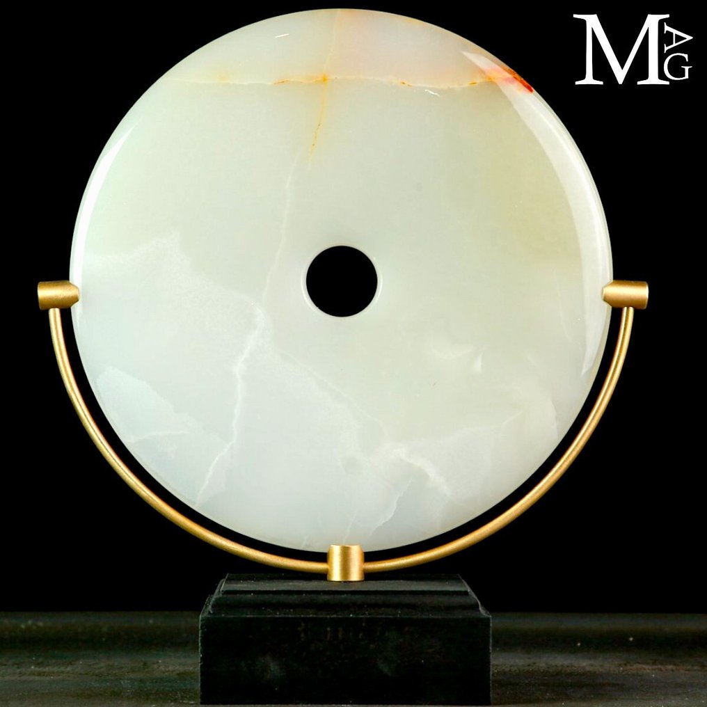 Chinese tradition is a sacred form representing the sky, the universe, and the infinite cycle of - Height: 290 mm - Width: 260 mm- 1935 g #2.1