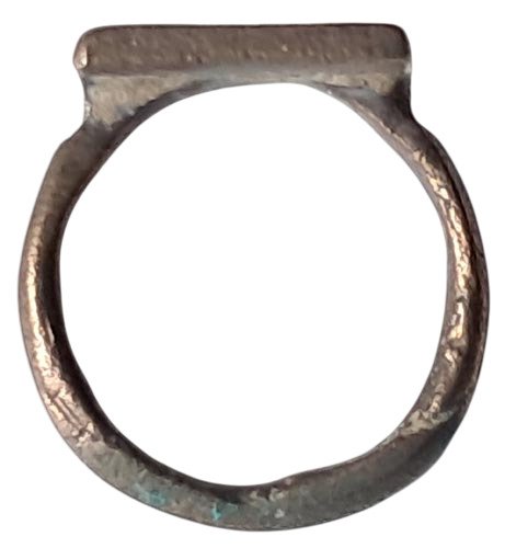 Μεσαιωνική, εποχή σταυροφόρων Μπρούντζος-Δαχτυλίδι με περίβλημα διακοσμημένο με θαλάσσια κύματα - 16 mm - αιώνες 11/13 μ.Χ. Δαχτυλίδι  (χωρίς τιμή ασφαλείας) #2.1