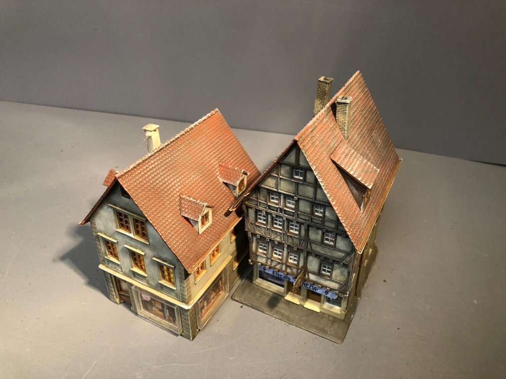 Kibri H0 - Κατασκευή τρένων μοντελισμού (2) - Παλιά σπίτια, καταστήματα, φθαρμένα. #2.1