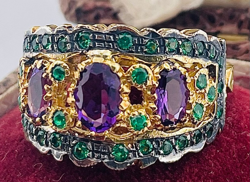 Ingen mindstepris - Ring - 9 kt. Gulguld, Sølv Ametyst - Smaragd #3.2