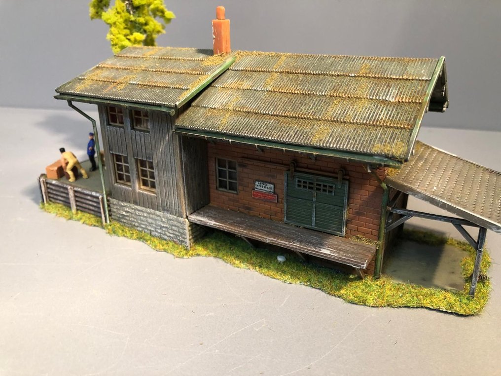 Faller, Noch H0 - Edificios de modelismo ferroviario (1) - Rail loads, geweathered, figuras. #3.2