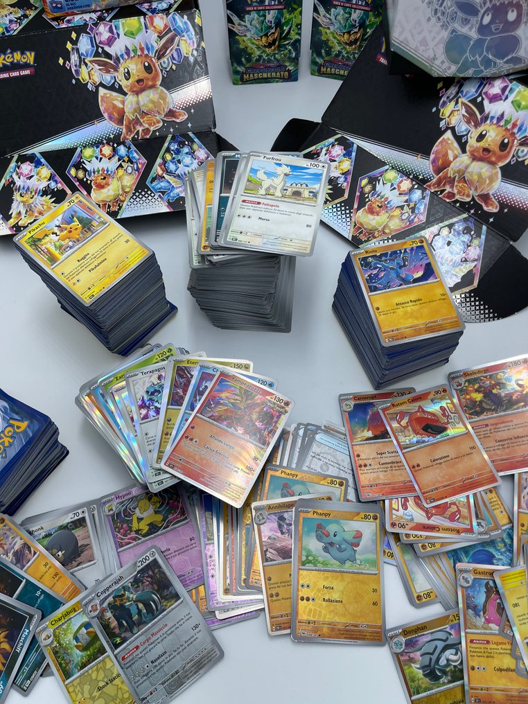 Pokémon - 2000 Mixed collection - Scarlet & Violet - Journey Together, Shrouded Fable, Temporal Forces, Paldea Evolved, Paldean Fates, Destined Rivals, Stellar Crown, Prismatic Evolutions, Scarlet & Violet 151, Obsidian Flames, Twilight Masquerade, Scarlet & Violet Base Set, Surging Sparks, Paradox Rift #1.0
