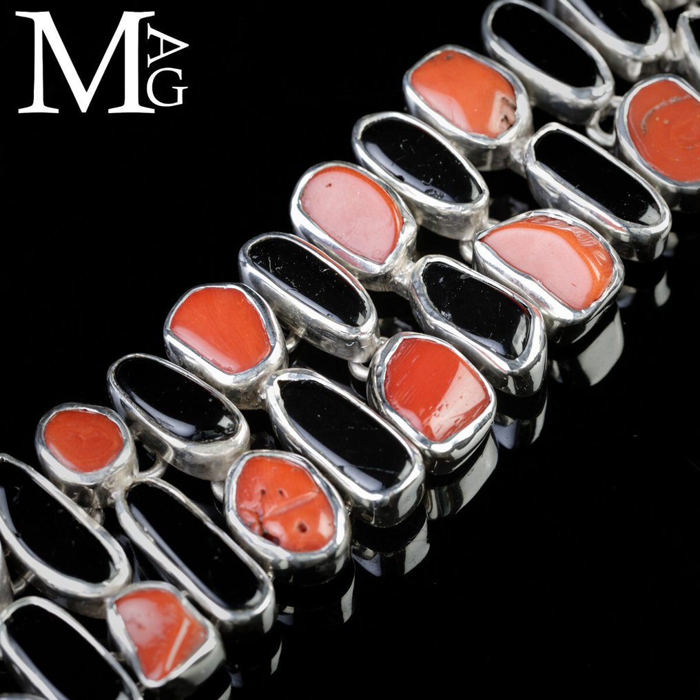 Βραχιόλι με κοράλλι και τουρμαλίνη – Αρχαϊκή γεωμετρία - Πραγματικά μοναδικό ασημένιο κόσμημα - - Ύψος: 205 mm - Πλάτος: 30 mm- 72 g #3.2