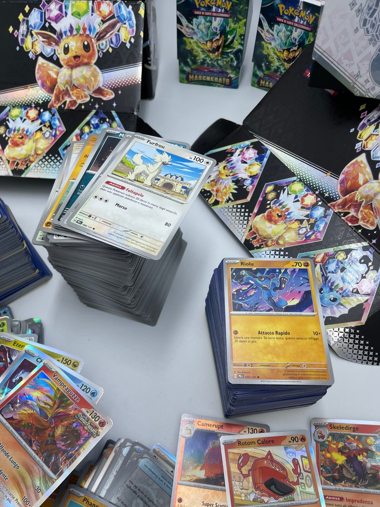 Pokémon - 2000 Mixed collection - Scarlet & Violet - Journey Together, Shrouded Fable, Temporal Forces, Paldea Evolved, Paldean Fates, Destined Rivals, Stellar Crown, Prismatic Evolutions, Scarlet & Violet 151, Obsidian Flames, Twilight Masquerade, Scarlet & Violet Base Set, Surging Sparks, Paradox Rift #3.2