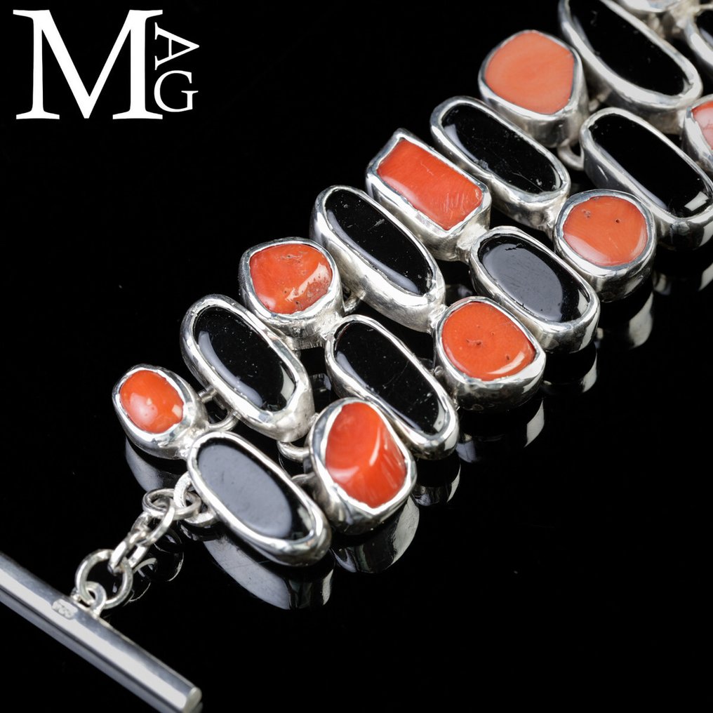 Βραχιόλι με κοράλλι και τουρμαλίνη – Αρχαϊκή γεωμετρία - Πραγματικά μοναδικό ασημένιο κόσμημα - - Ύψος: 205 mm - Πλάτος: 30 mm- 72 g #2.1