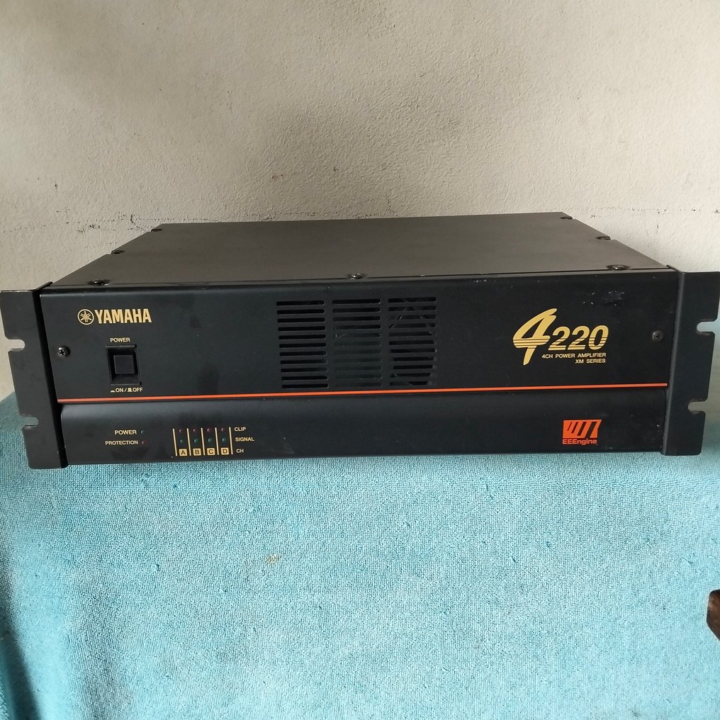 Yamaha - XM 4/220 Solid state power amplifier #1.0
