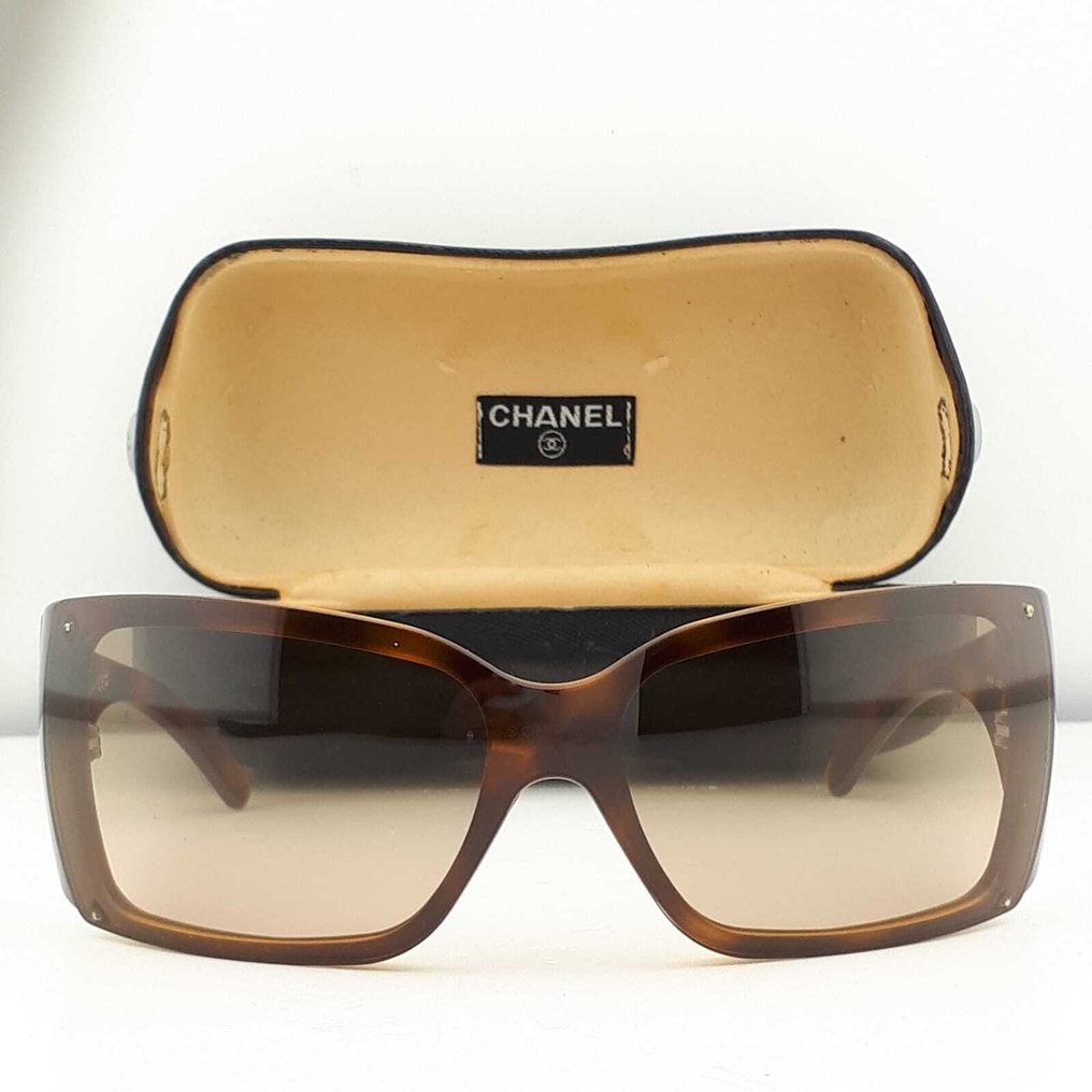 Chanel - Shield Tortoise Shell with Silver Tone Chanel Temples Logos - Sunglasses #1.0